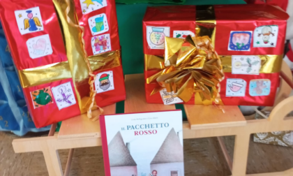 Al Giardino d’Infanzia gli auguri col pacco rosso