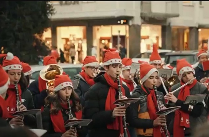 Natale a Morbegno, le immagini dell’emozione diventano virali