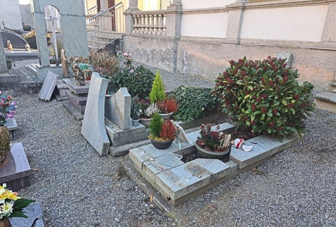 Tombe profanate al cimitero di Cologna