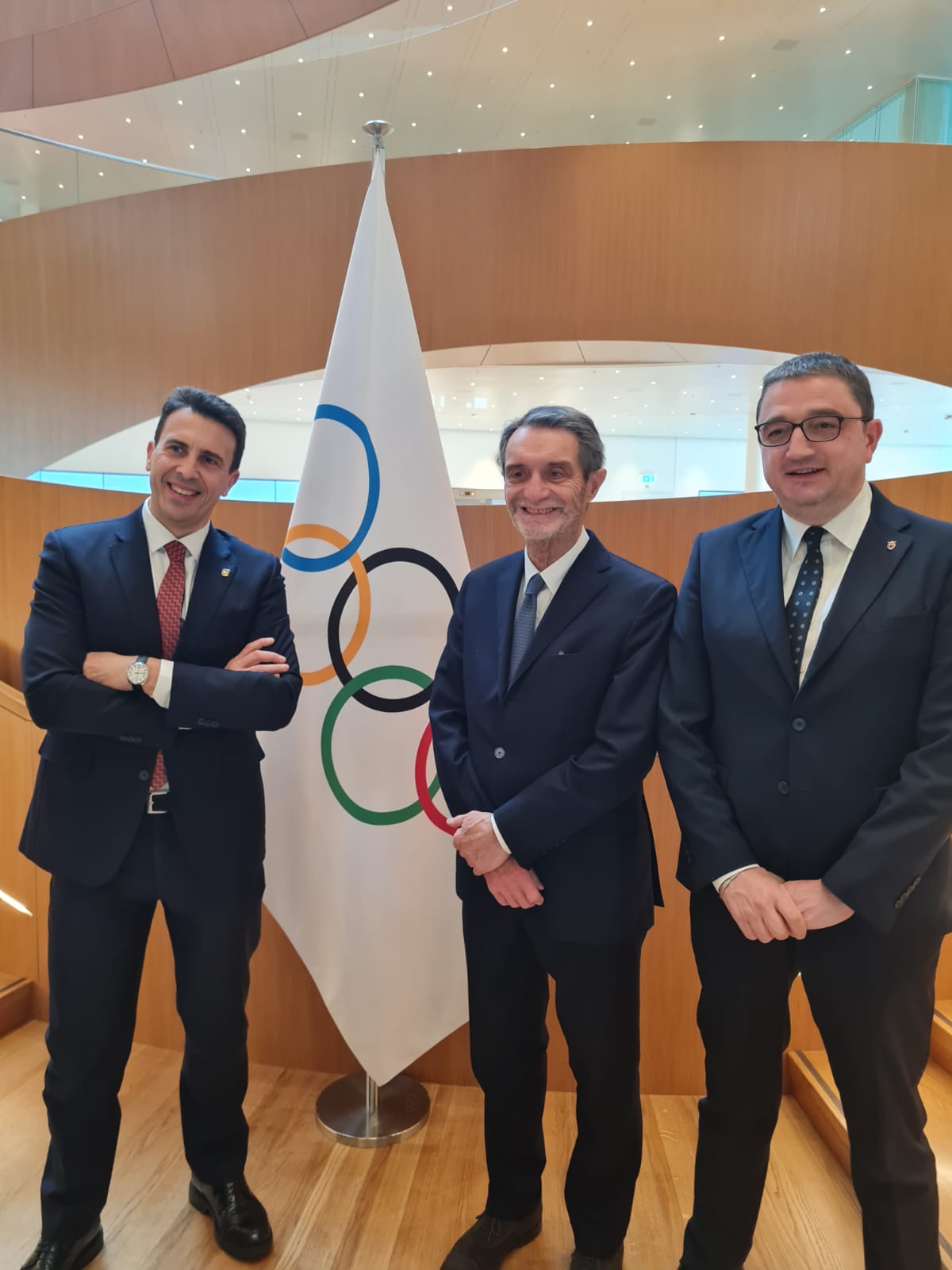 Fontana-gruppo-bandiera-olimpica