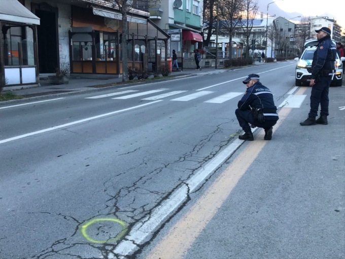 Automobilista investe pedone in via Vanoni a Sondrio