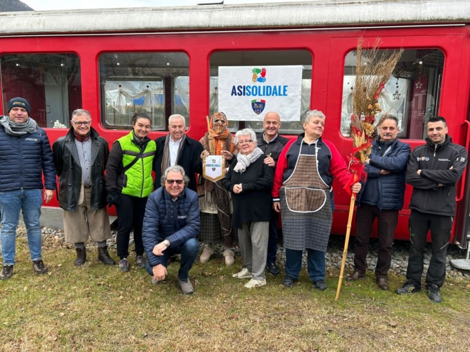 Una Befana Veteran Car per Fiori di Sparta
