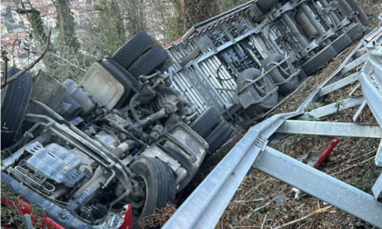 Camionista muore ribaltandosi con il camion sulla Statale 36