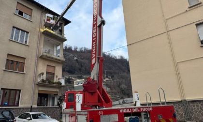 Incendio su balcone a Dongo: intervento tempestivo dei Vigili del Fuoco