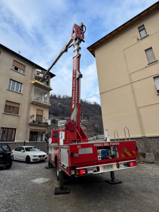 Incendio su balcone a Dongo: intervento tempestivo dei Vigili del Fuoco