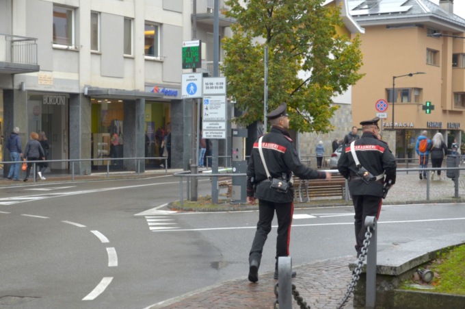 Morbegno: ventenne denunciato per rapina e tentativi di furto