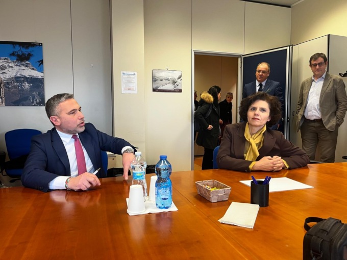 Ferrovia chiusa tre mesi fino a Lecco: si studia il piano delle fermate