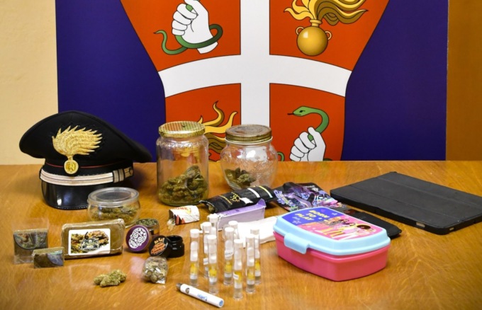Sorpreso in auto con la droga, arrestato 25enne