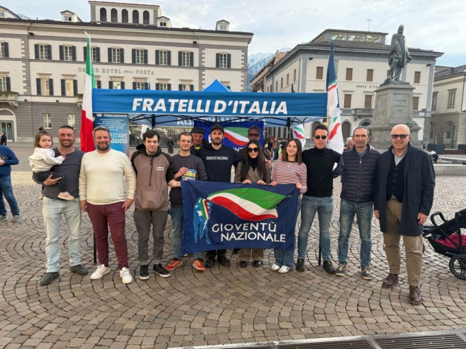 “Senso di insicurezza diffuso in città”: Gioventù Nazionale Sondrio in piazza a raccogliere le voci dei cittadini