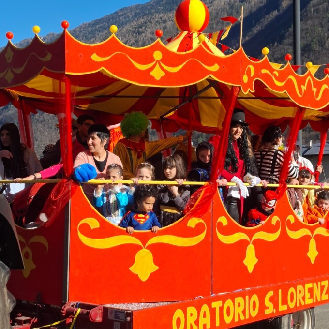 L’oratorio San Lorenzo ha dato vita alla sfilata di Carnevale con falò conclusivo della vecchia