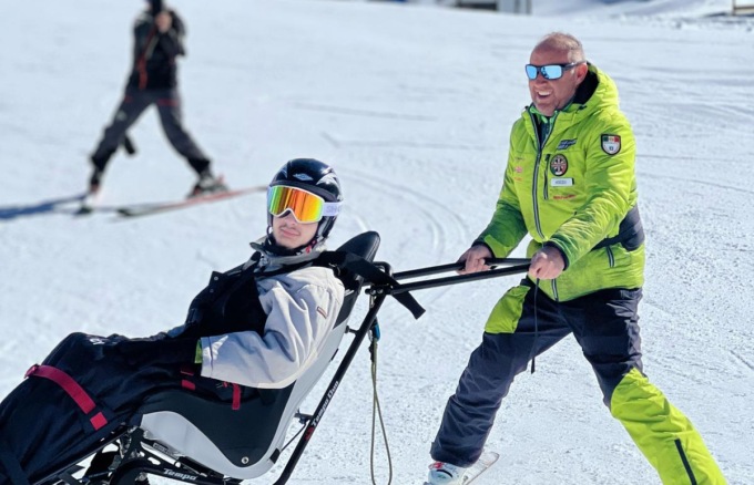 Madesimo diventa più inclusiva con il Dualski, per sciare senza barriere