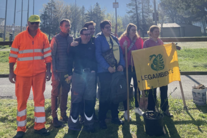Un parco più verde: gli alunni di Novate Mezzola e Legambiente piantano 30 alberi