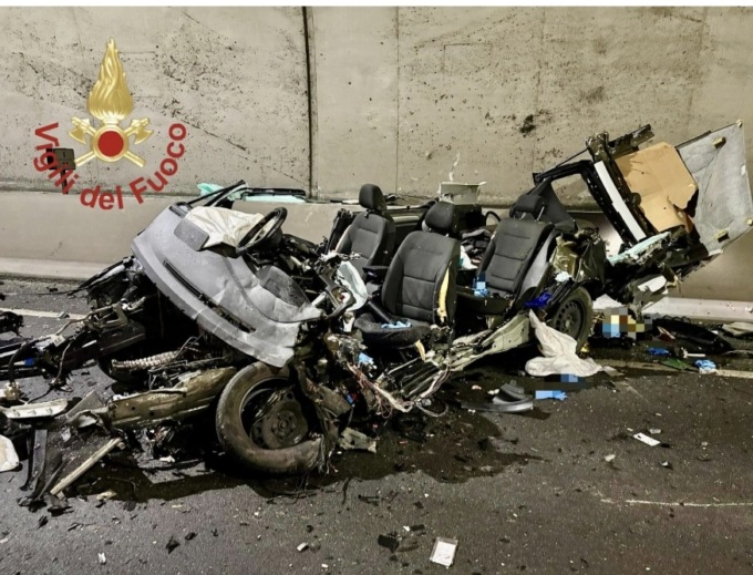 Schianto nella galleria di Pusiano: due morti e cinque feriti, tra loro anche dei valtellinesi