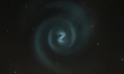 Misteriosa spirale luminosa nei cieli ma gli alieni della Valmalenco non c'entrano