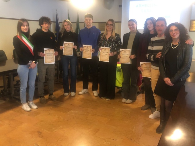 Il paese investe 12 mila euro in borse di studio e premia 30 ragazzi