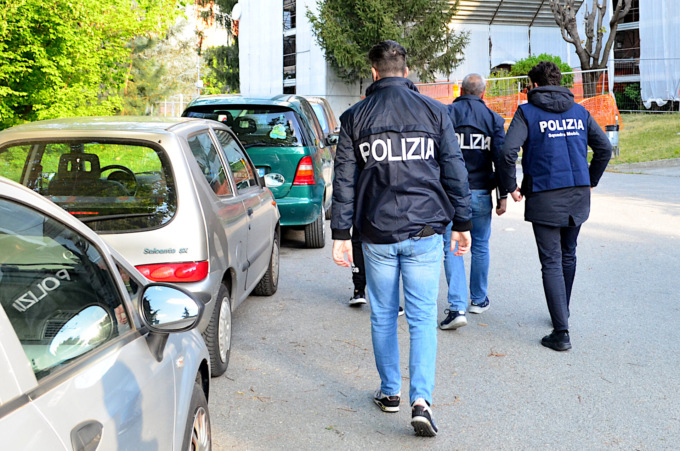 Favoreggiamento dell’immigrazione clandestina, 4 denunce