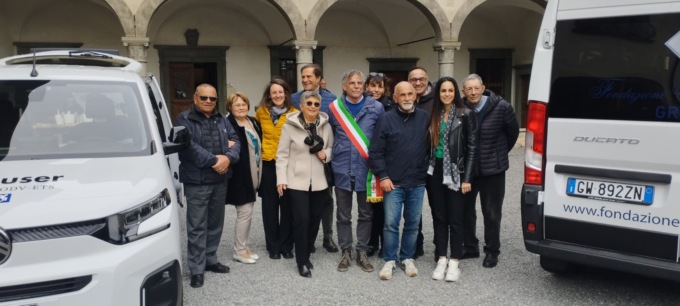 Trasporto sociale, due nuovi mezzi donati a Casa di riposo e Auser