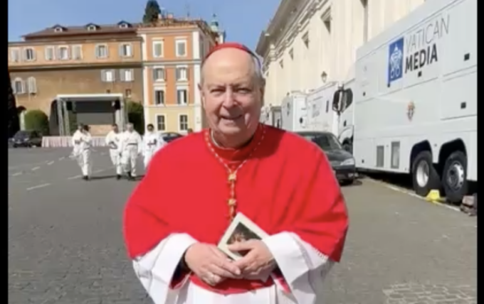 Il cardinale Cantoni accompagna Papa Francesco nel suo ultimo viaggio