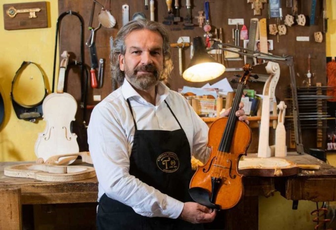 Lunedì 14 al Pinchetti un incontro con il maestro liutaio Stefano Trabucchi