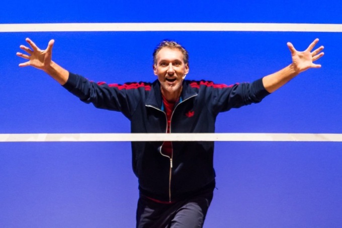 Andrea Zorzi sul palco di Valfurva con “La leggenda del pallavolista volante”: