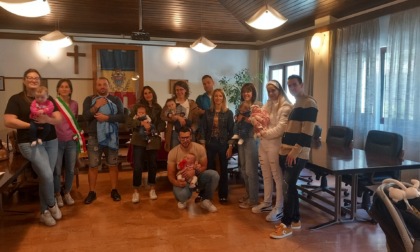 Sondalo dà il benvenuto ai nuovi nati con un dono speciale e un augurio di comunità