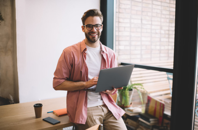 Cosa regalare a un amico che ha appena iniziato un’attività da freelance