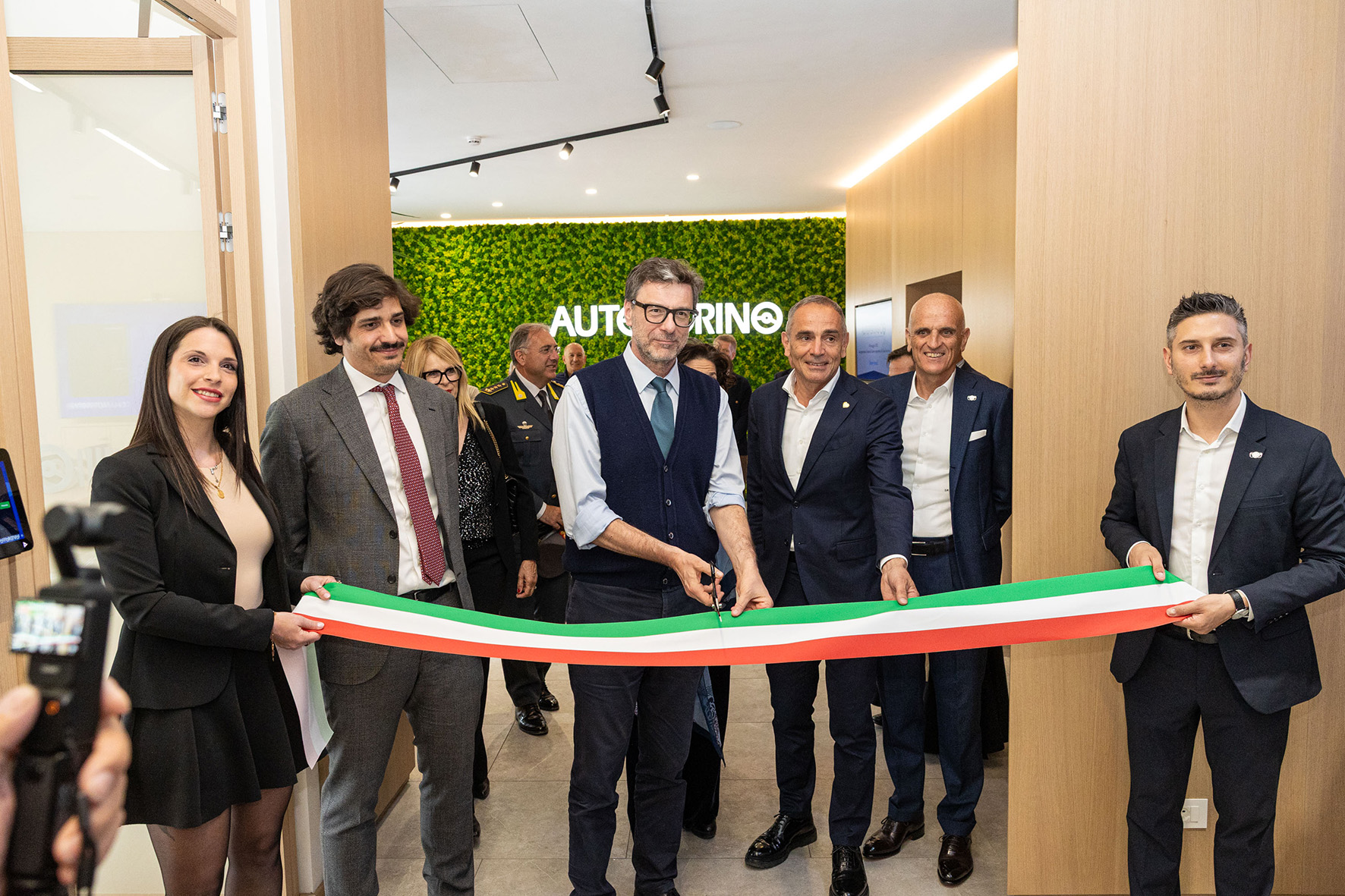 Autotorino Inaugurazione Sede Cosio Valtellino_Mattia Vanini, Ministro Giancarlo Giorgetti, Plinio Vanini, Stefano Martinalli 2