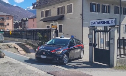 Su auto rubata tenta di investire i carabinieri, arrestato