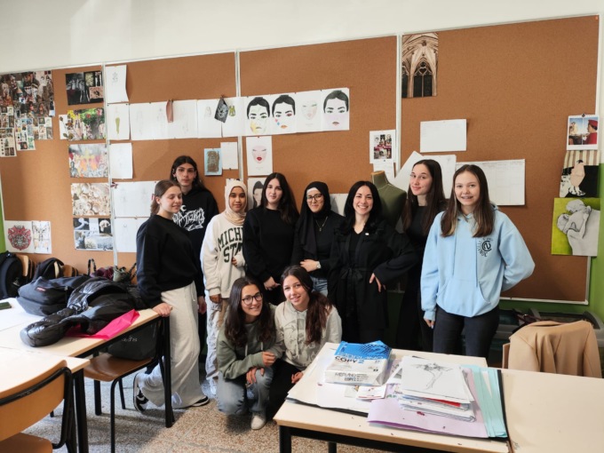 Sartoria d’eccellenza all’APF Valtellina con la maestria di Michela Chiecchi