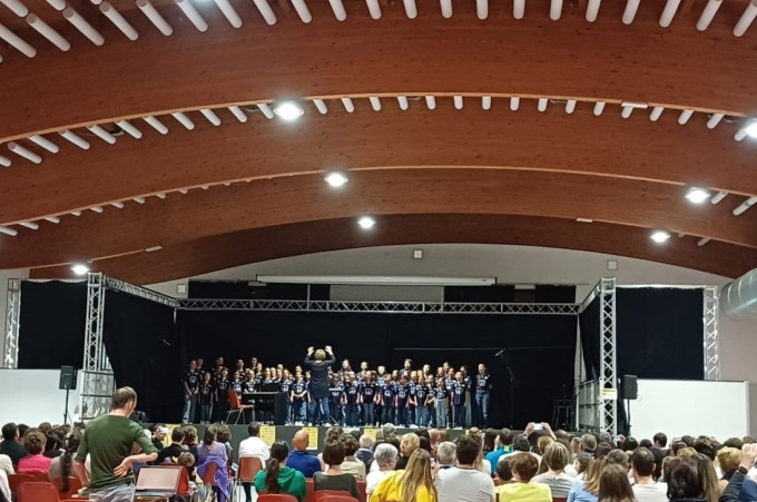 “Cori di Classe” torna a Villa di Tirano: protagonisti oltre 200 giovani coristi valtellinesi