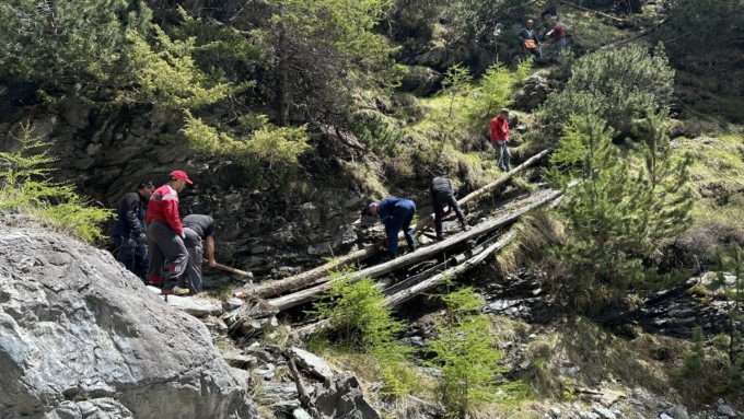 Giornata dei sentieri, il Cai ripristina 5 chilometri in zona della Val D’Uzza