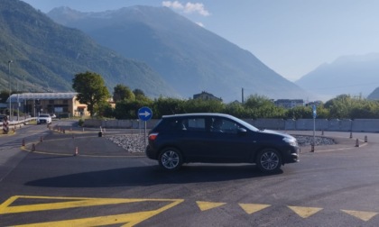 Aperta la rotonda di Bianzone, la strada avanza