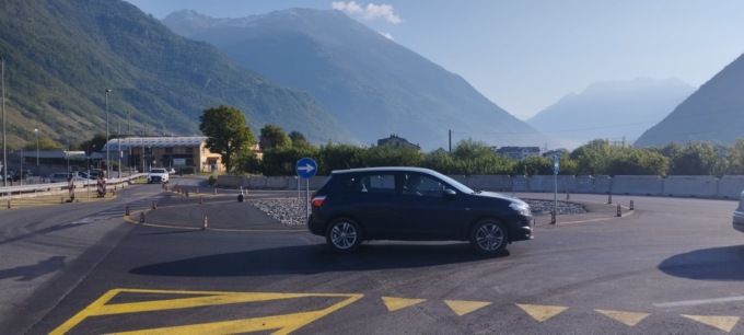Aperta la rotonda di Bianzone, la strada avanza