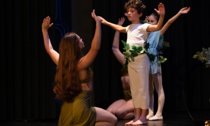 L’arte dolce della danza regala la magia della celebrazione della natura