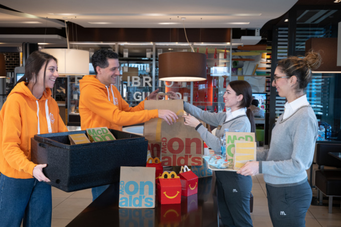 McDonald’s, Fondazione Ronald e Banco Alimentare insieme a Castione Andevenno per donare pasti a chi è in difficolt