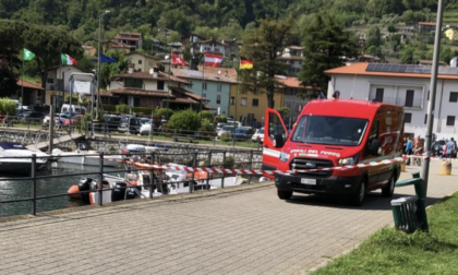Tragedia a Gera Lario: turista muore dopo essere caduta in acqua dalla barca a noleggio