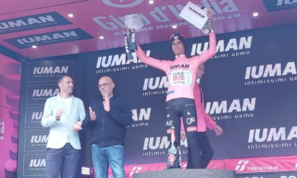 Giro d'Italia: Del Toro vince in rosa a Bormio