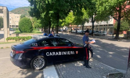 Ruba al Decathlon e scappa: preso da un carabiniere fuori servizio