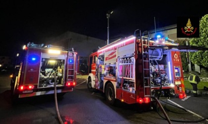 Colico, auto della Polizia Locale incendiate: ferma condanna della Lega e dell’Amministrazione comunale