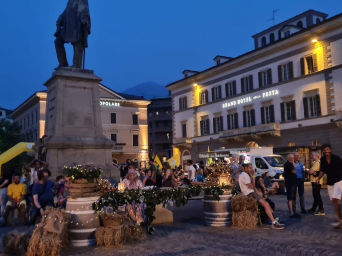 Alto gradimento per la serata local tra pizzoccheri e musica folk