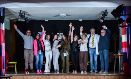 Triplo sold out per 'Gli Improbabili': la salute mentale tra risate e riflessioni conquista il Teatro di Pedemonte