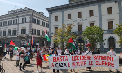 Pentole vuote e silenzi carichi di dolore: Sondrio in marcia per Gaza