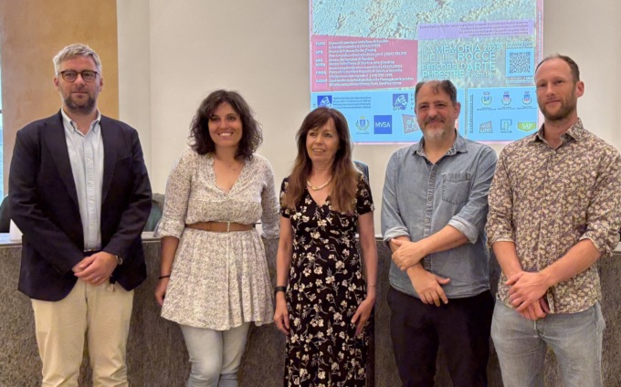 Percorsi d’arte rupestre in Valtellina: la memoria rivive nelle rocce