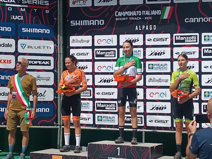 Beatrice Maifrè trionfa tra le Allieve Donne 1° anno: spettacolo tricolore per il Team Tiranese