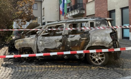 Auto della Polizia locale bruciate, preso il presunto autore