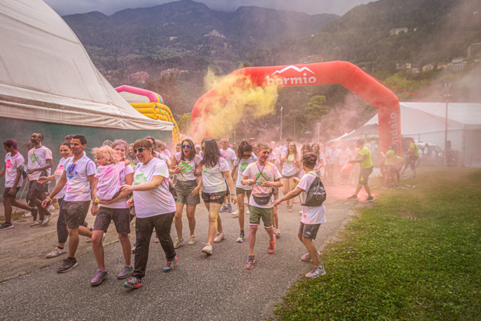 Strakolor Sondalo e Kolor Party Night: un’esplosione di colori, musica e allegria