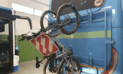 La guida inglese innamorata di Morbegno: “Portabici sugli autobus per valorizzare il turismo e aiutare i ciclisti”