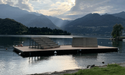 Il palco galleggiante a Colico per il concerto finale del Festival Musica sull’Acqua
