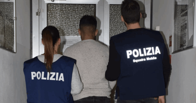 Droga nei boschi di Talamona: arrestato il “fantasma” dello spaccio