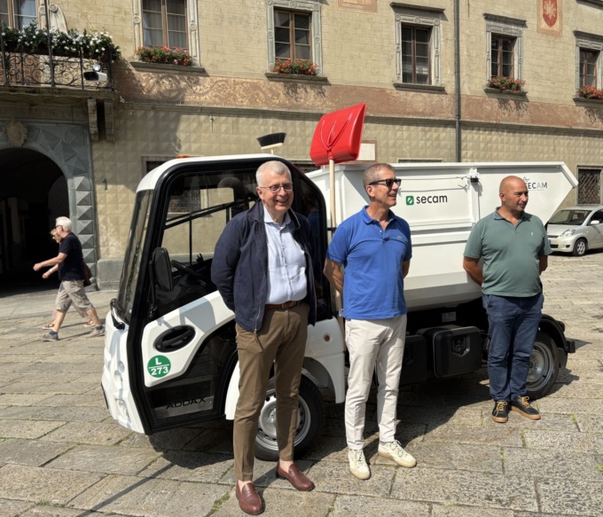Sondrio dichiara guerra al “sacco nero”: controlli, ispettori e nuove tecnologie per rafforzare la raccolta differenziata